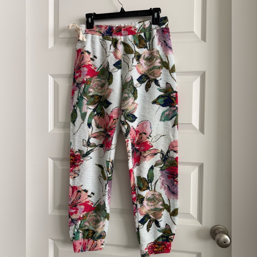 🌺 GO MAKE NOISE Floral Jogger Pants in bright colors/size M